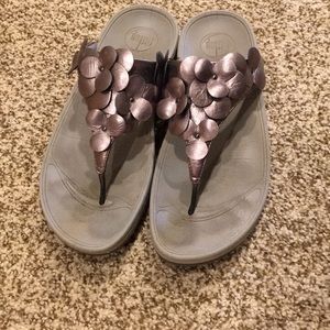 Silver fitflops size 9